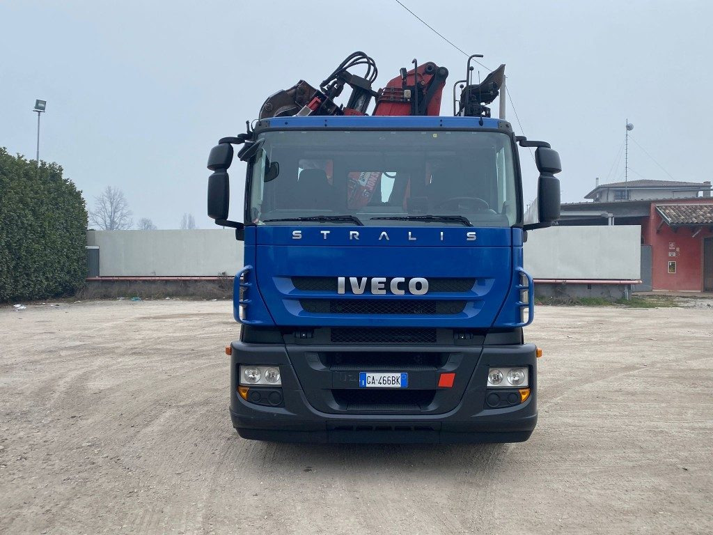 IVECO STRALIS 260.450 SCARRABILE CON GRU - Lastväxlare lastbil, Kranbil: bild 2 IVECO STRALIS 260.450 SCARRABILE CON GRU - Lastväxlare lastbil, Kranbil: bild 2