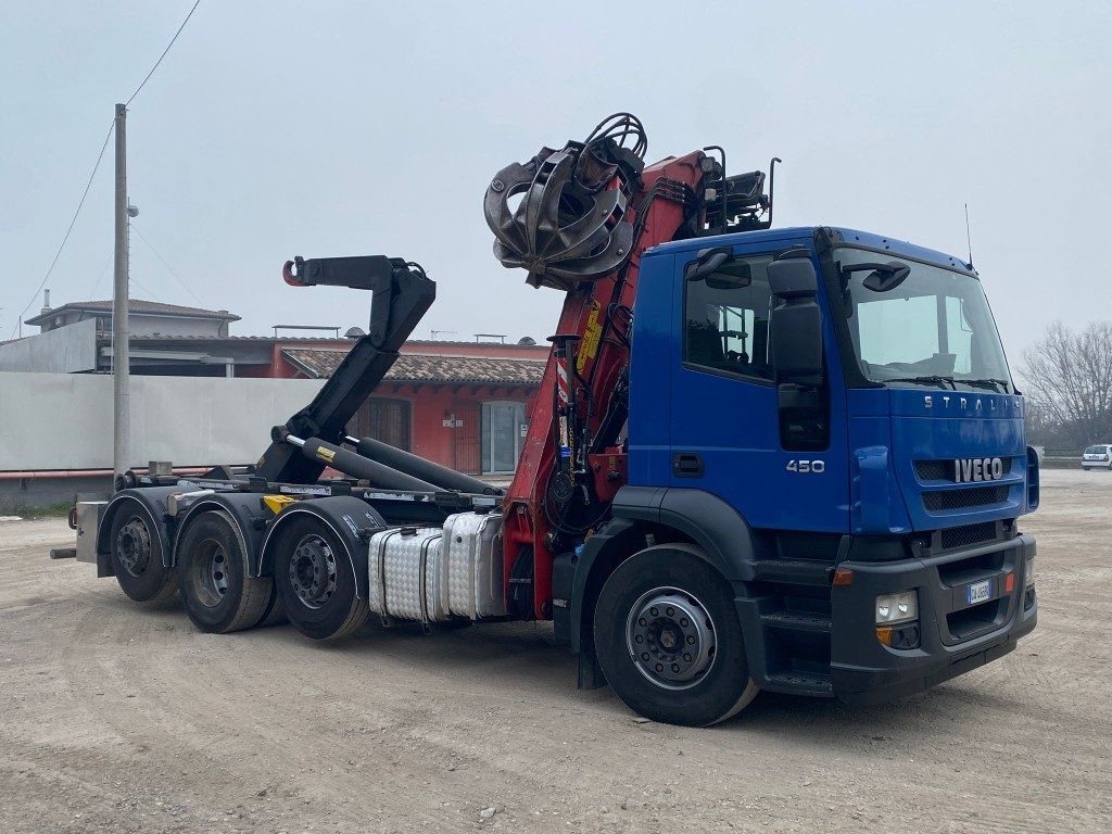 IVECO STRALIS 260.450 SCARRABILE CON GRU - Lastväxlare lastbil, Kranbil: bild 1 IVECO STRALIS 260.450 SCARRABILE CON GRU - Lastväxlare lastbil, Kranbil: bild 1