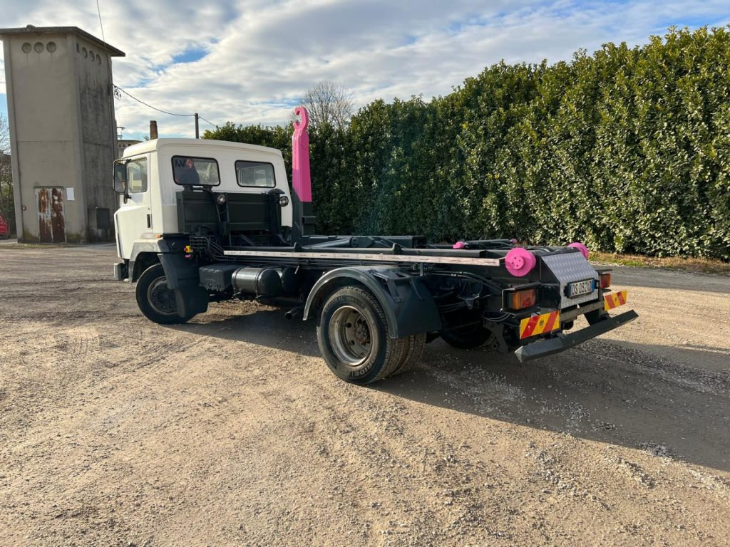 NISSAN 130/115 SCARRABILE - Lastväxlare lastbil: bild 3 NISSAN 130/115 SCARRABILE - Lastväxlare lastbil: bild 3