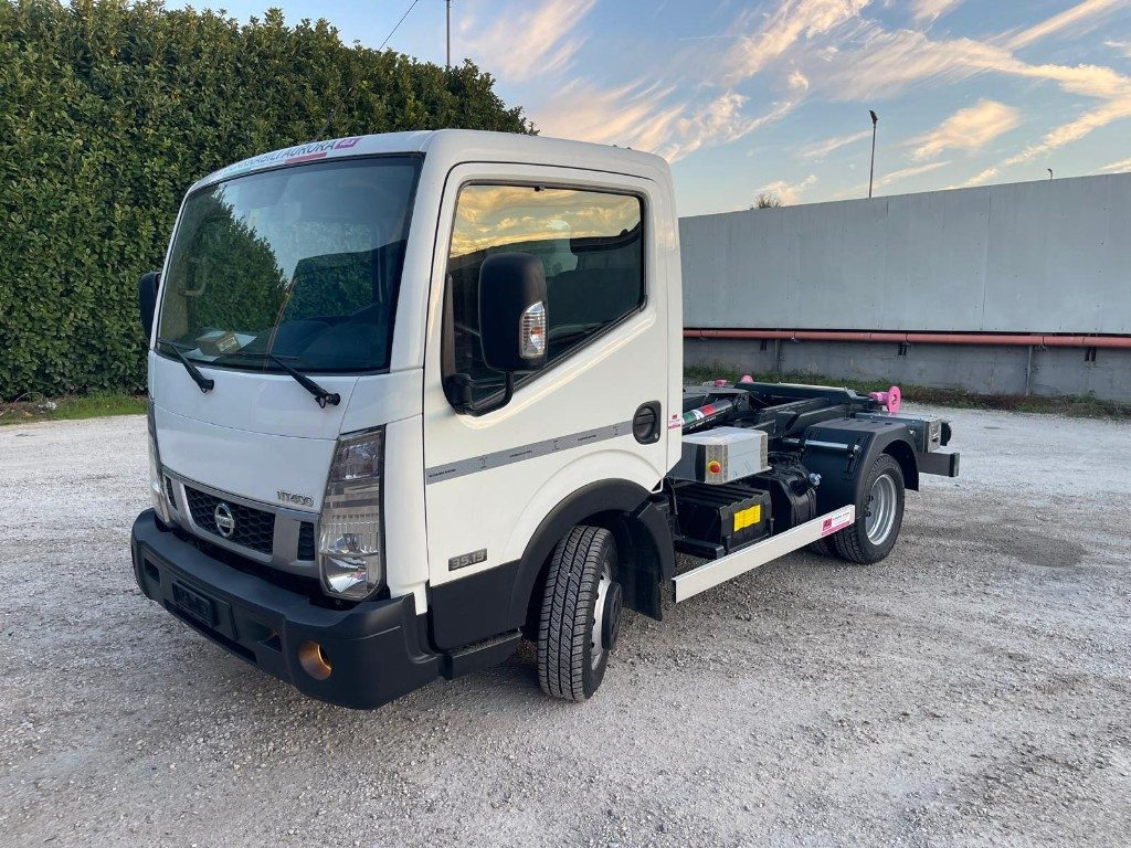 NISSAN NT400 SCARRABILE PATENTE B - Lastväxlare lastbil: bild 1 NISSAN NT400 SCARRABILE PATENTE B - Lastväxlare lastbil: bild 1