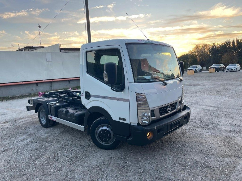 NISSAN NT400 SCARRABILE PATENTE B - Lastväxlare lastbil: bild 3 NISSAN NT400 SCARRABILE PATENTE B - Lastväxlare lastbil: bild 3