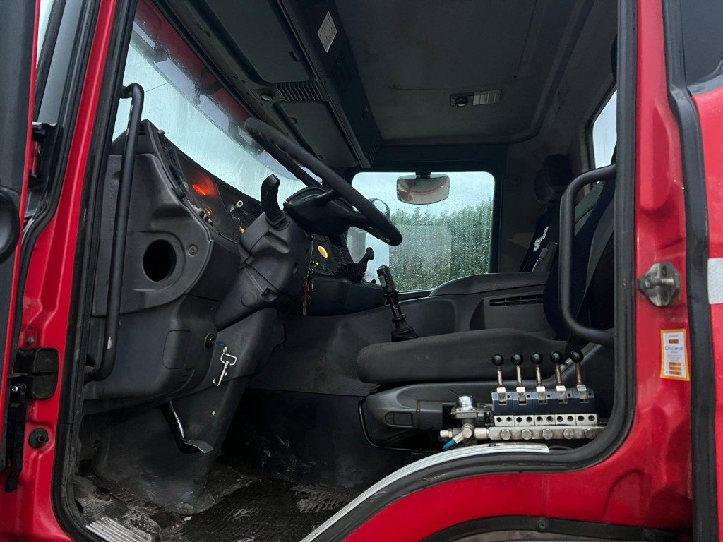 SCANIA CV P114 SCARRABILE 6X2 - Lastväxlare lastbil: bild 5 SCANIA CV P114 SCARRABILE 6X2 - Lastväxlare lastbil: bild 5