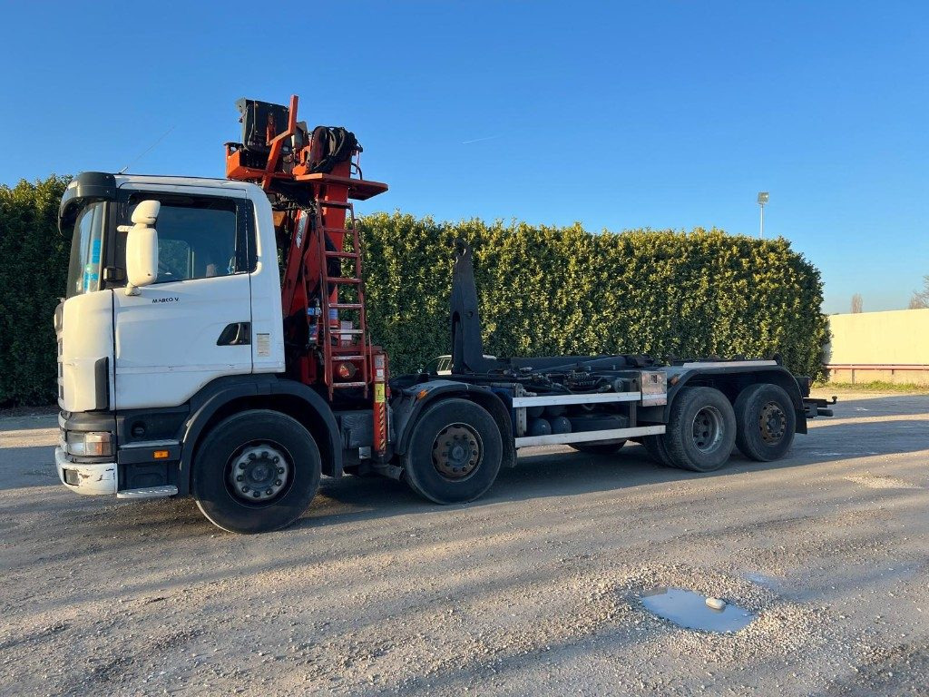 SCANIA CV R124 SCARRABILE CON GRU E POLIPO - Lastväxlare lastbil: bild 2 SCANIA CV R124 SCARRABILE CON GRU E POLIPO - Lastväxlare lastbil: bild 2