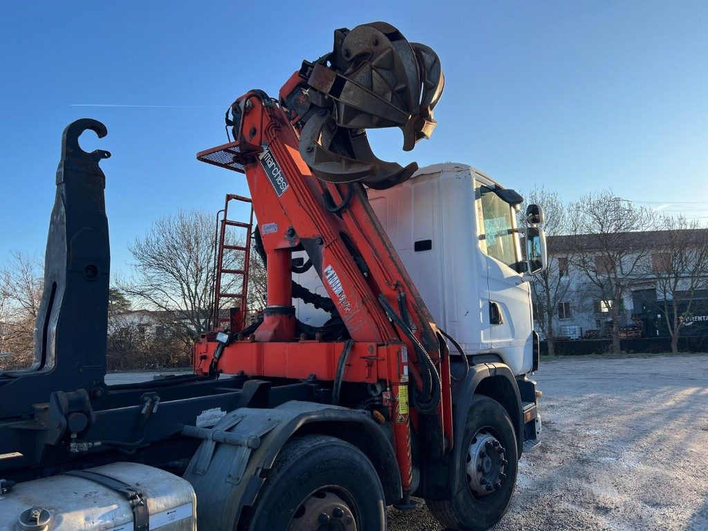 SCANIA CV R124 SCARRABILE CON GRU E POLIPO - Lastväxlare lastbil: bild 5 SCANIA CV R124 SCARRABILE CON GRU E POLIPO - Lastväxlare lastbil: bild 5