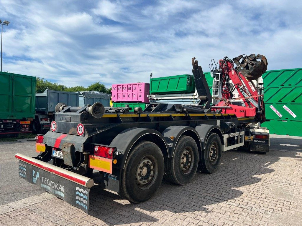TECNOKAR SEMIRIMORCHIO TECNOKAR SCARRABILE CON GRU - Containerbil/ Växelflak semitrailer: bild 2 TECNOKAR SEMIRIMORCHIO TECNOKAR SCARRABILE CON GRU - Containerbil/ Växelflak semitrailer: bild 2