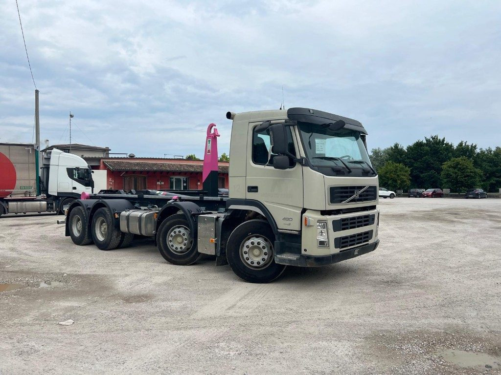 Lastväxlare lastbil VOLVO FM480 SCARRABILE 8X4: bild 7