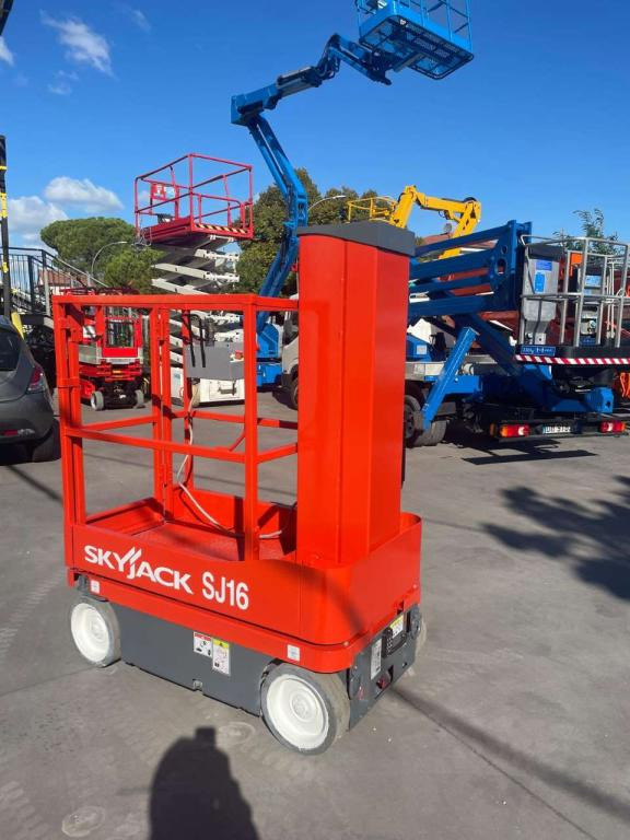 SkyJack SJ-16 - Pelarlift: bild 2 SkyJack SJ-16 - Pelarlift: bild 2