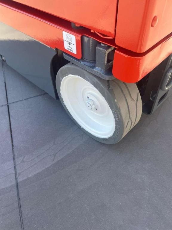 SkyJack SJ-16 - Pelarlift: bild 5 SkyJack SJ-16 - Pelarlift: bild 5