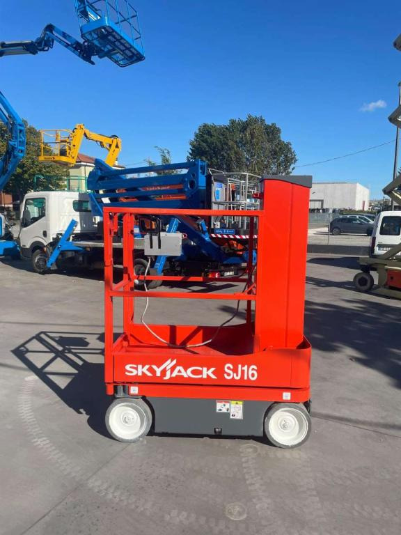 SkyJack SJ-16 - Pelarlift: bild 4 SkyJack SJ-16 - Pelarlift: bild 4
