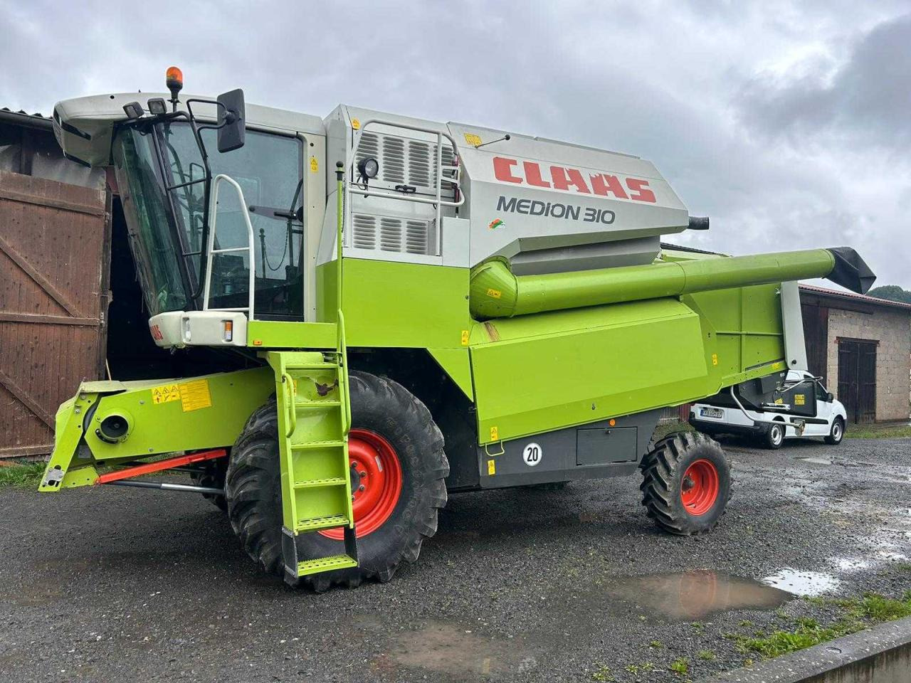 CLAAS Medion 310 - Skördetröska: bild 1 CLAAS Medion 310 - Skördetröska: bild 1