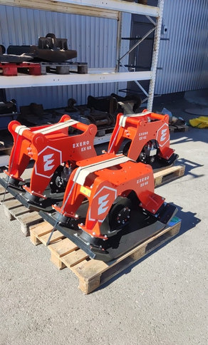 ExeroPuomitäry rototiltin alle - Vibroplatta, Tillbehör: bild 1 ExeroPuomitäry rototiltin alle - Vibroplatta, Tillbehör: bild 1