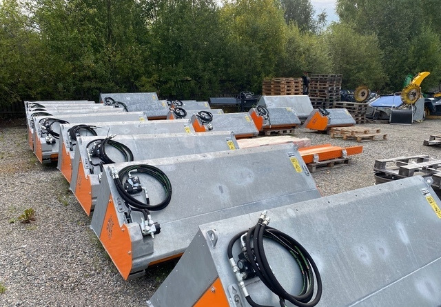 KVex hiekoituskauhat - Sand-/ Saltspridare: bild 1 KVex hiekoituskauhat - Sand-/ Saltspridare: bild 1