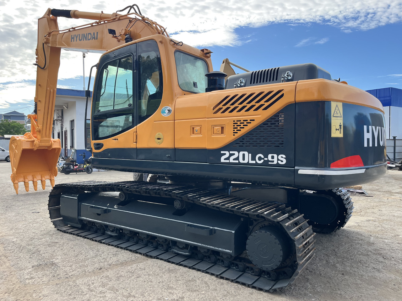 HYUNDAI 220lc-9s - Bandgrävare: bild 1 HYUNDAI 220lc-9s - Bandgrävare: bild 1
