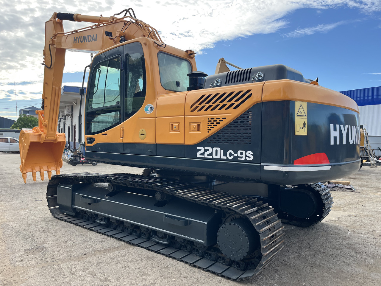 HYUNDAI 220lc-9s - Bandgrävare: bild 4 HYUNDAI 220lc-9s - Bandgrävare: bild 4