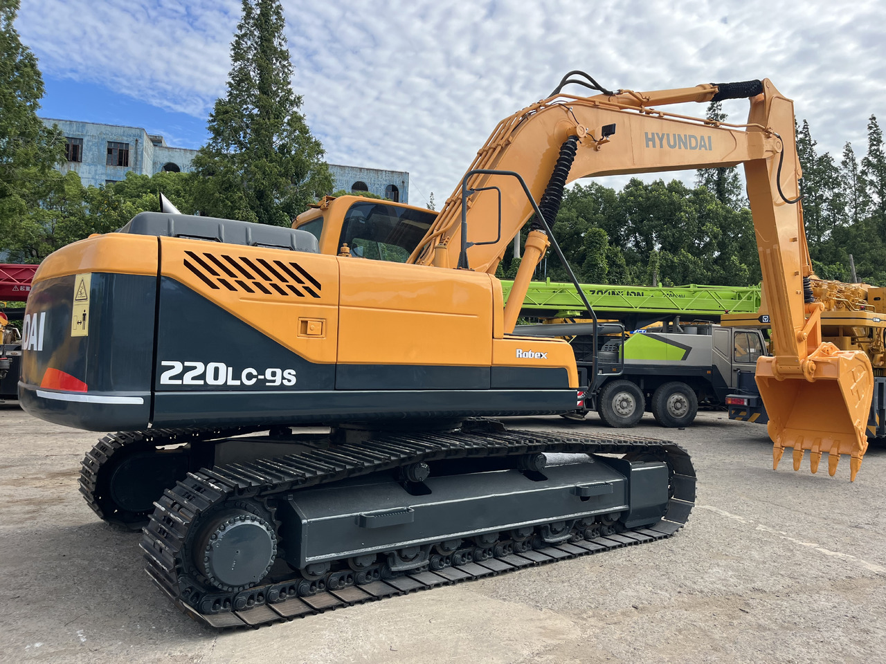 HYUNDAI 220lc-9s - Bandgrävare: bild 2 HYUNDAI 220lc-9s - Bandgrävare: bild 2