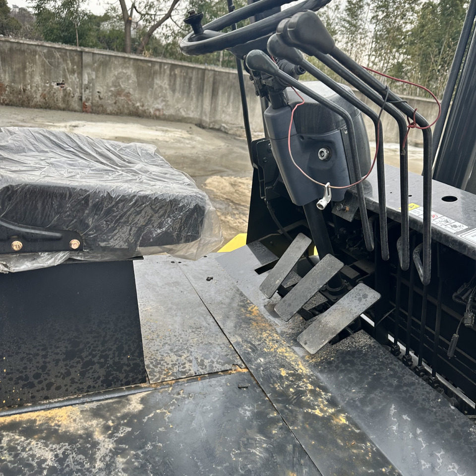 KOMATSU FD150 FD100 FD30 FD50 FD80 3Ton 5ton 8ton 10ton 15ton 16ton 20ton komatsu forklift - Dieseltruck: bild 5 KOMATSU FD150 FD100 FD30 FD50 FD80 3Ton 5ton 8ton 10ton 15ton 16ton 20ton komatsu forklift - Dieseltruck: bild 5