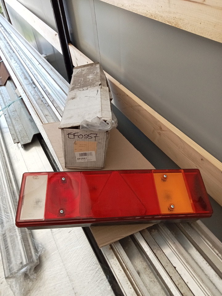 Vignal FEU ARRIERE GAUCHE LC7T - Bakljus: bild 1 Vignal FEU ARRIERE GAUCHE LC7T - Bakljus: bild 1