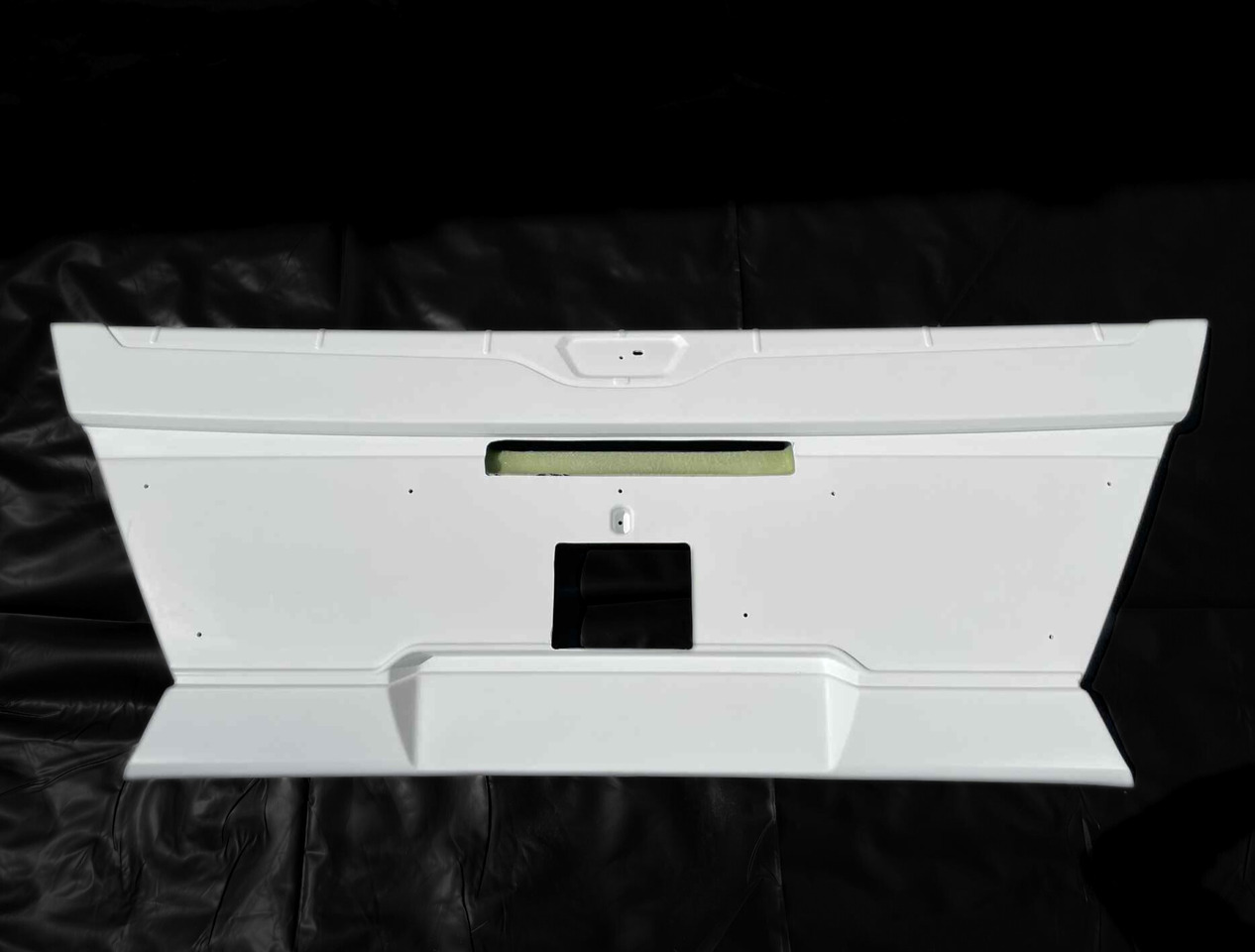 Zderzak przedni środkowy MAN LION'S COACH EURO 6 MAN Lion’s Coach Euro 6 - Stötfångare för Turistbuss: bild 1 Zderzak przedni środkowy MAN LION'S COACH EURO 6 MAN Lion’s Coach Euro 6 - Stötfångare för Turistbuss: bild 1