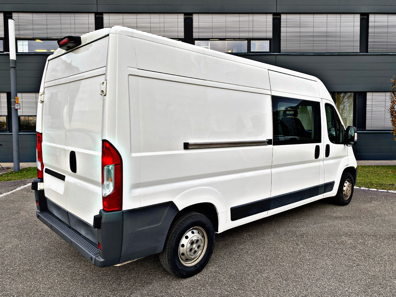 Peugeot Boxer Kasten Hoch 335 L3H2Pro|5Sitzer|Kamera|19% - Skåpbil, Dubbelhytt transportbil: bild 3 Peugeot Boxer Kasten Hoch 335 L3H2Pro|5Sitzer|Kamera|19% - Skåpbil, Dubbelhytt transportbil: bild 3