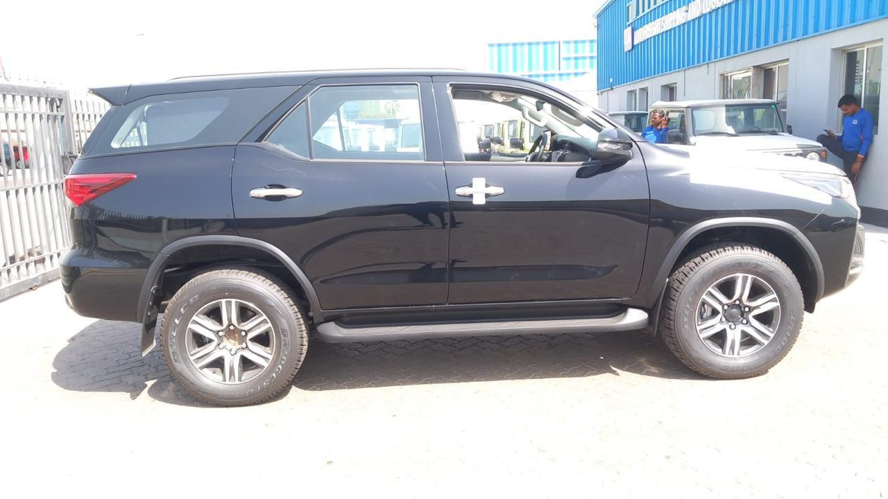 TOYOTA 2.4L SR5 Comfort 4WD - Personbil: bild 1 TOYOTA 2.4L SR5 Comfort 4WD - Personbil: bild 1