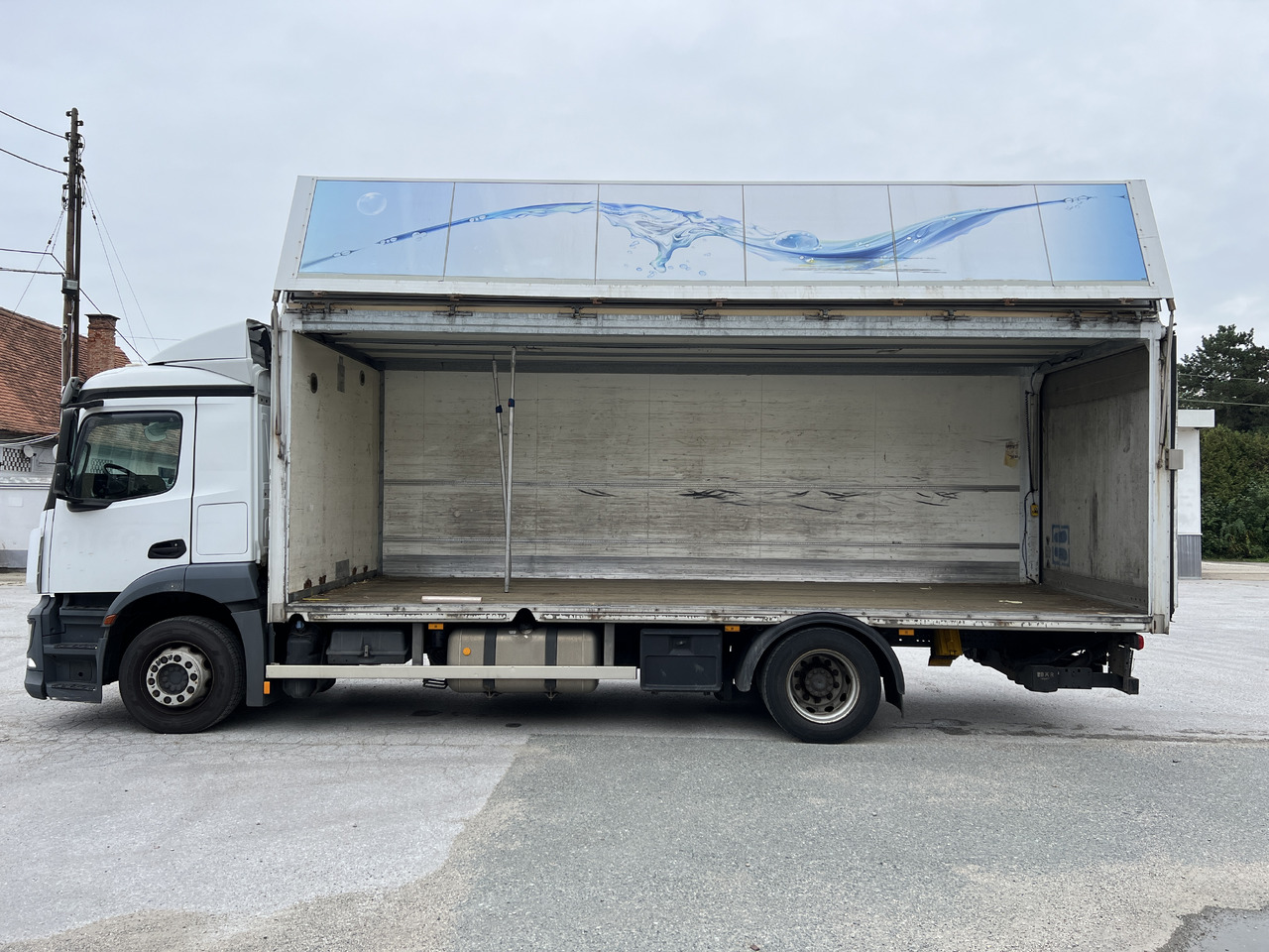 MERCEDES-BENZ ANTOS 18.30 L automatische Seitenladung | LBW | Klima | Tempomat - Dryckestransport lastbil: bild 4 MERCEDES-BENZ ANTOS 18.30 L automatische Seitenladung | LBW | Klima | Tempomat - Dryckestransport lastbil: bild 4