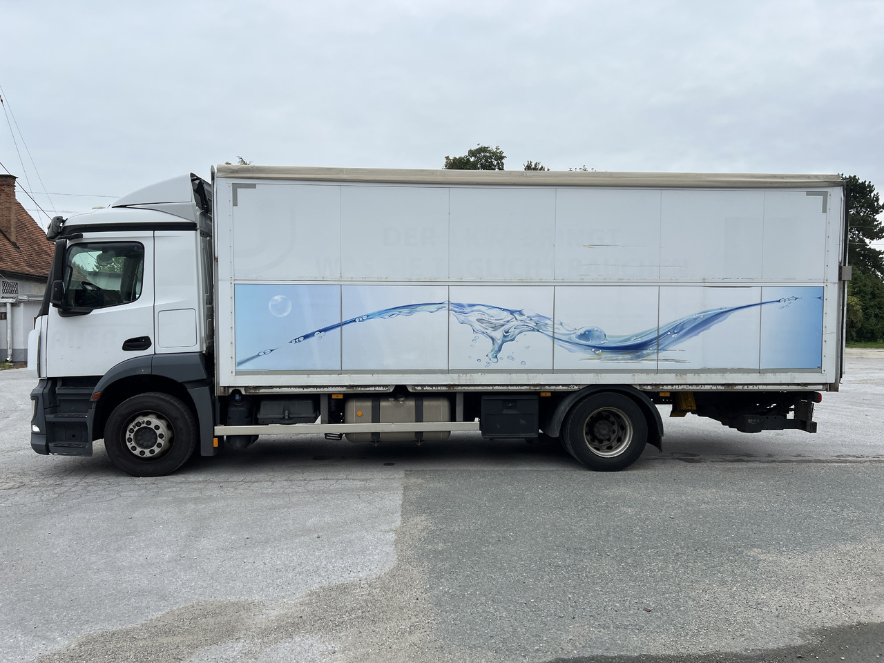 MERCEDES-BENZ ANTOS 18.30 L automatische Seitenladung | LBW | Klima | Tempomat - Dryckestransport lastbil: bild 3 MERCEDES-BENZ ANTOS 18.30 L automatische Seitenladung | LBW | Klima | Tempomat - Dryckestransport lastbil: bild 3