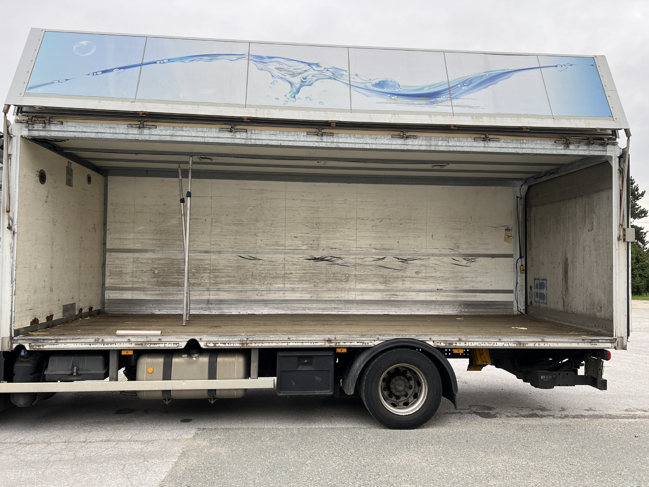 MERCEDES-BENZ ANTOS 18.30 L automatische Seitenladung | LBW | Klima | Tempomat - Dryckestransport lastbil: bild 5 MERCEDES-BENZ ANTOS 18.30 L automatische Seitenladung | LBW | Klima | Tempomat - Dryckestransport lastbil: bild 5