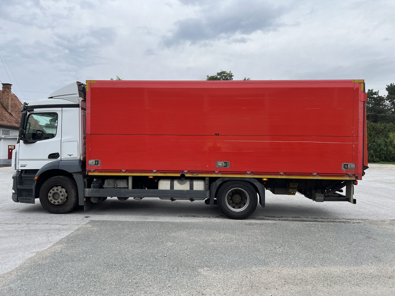 MERCEDES-BENZ ANTOS 1832 Getränkw. LBW | Klima | EURO 6 - Dryckestransport lastbil: bild 3 MERCEDES-BENZ ANTOS 1832 Getränkw. LBW | Klima | EURO 6 - Dryckestransport lastbil: bild 3