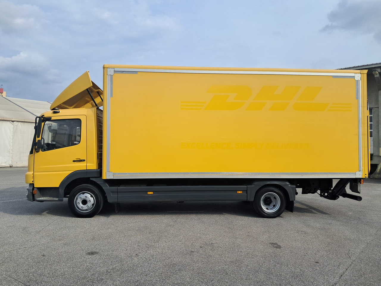 MERCEDES-BENZ ATEGO 8 16 Koffer mit LBW | Schalter | EZ 2013 - Lastbil med skåp: bild 4 MERCEDES-BENZ ATEGO 8 16 Koffer mit LBW | Schalter | EZ 2013 - Lastbil med skåp: bild 4