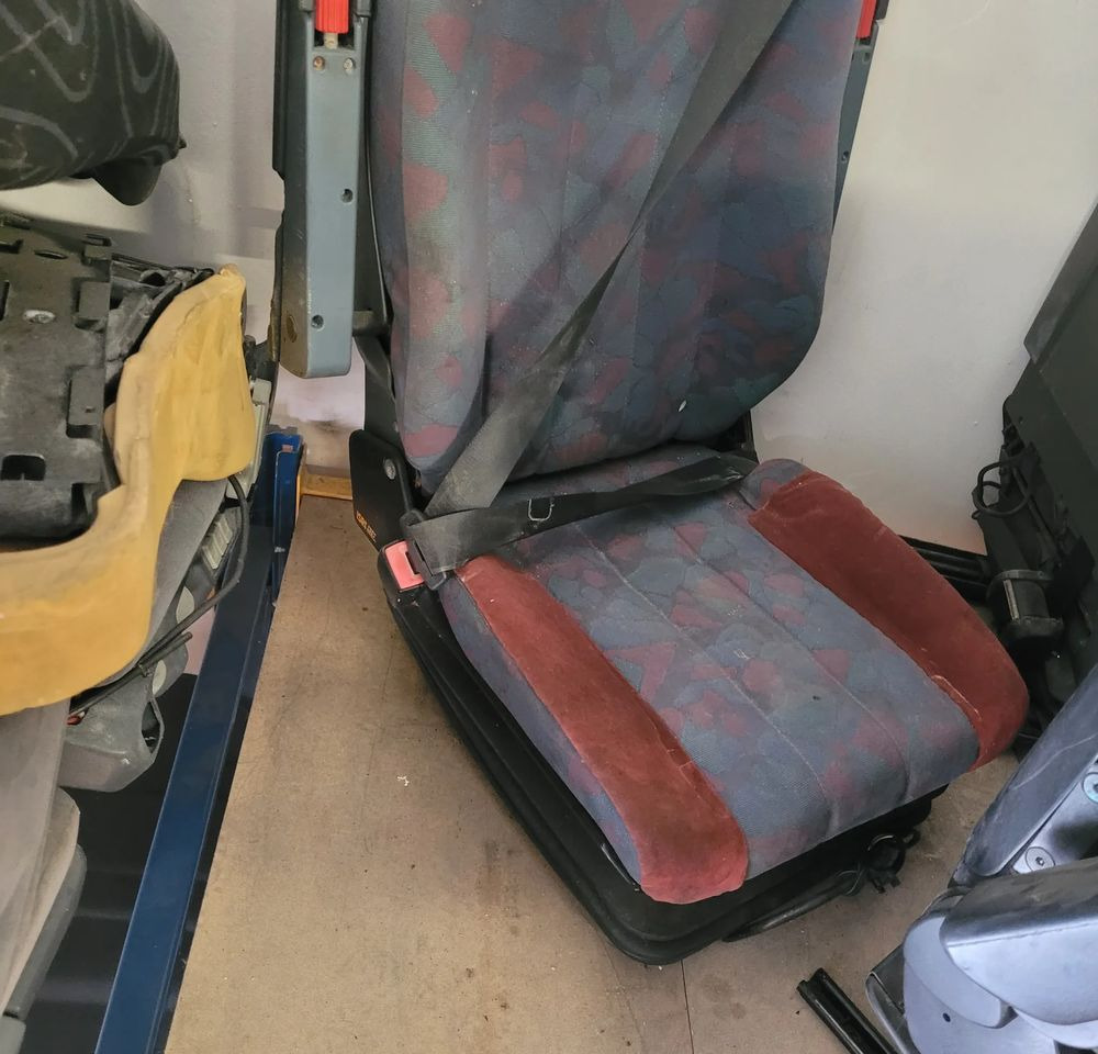 FOTEL KIEROWCY MERCEDES ATEGO CHWALIM116 - Säte för Lastbil: bild 3 FOTEL KIEROWCY MERCEDES ATEGO CHWALIM116 - Säte för Lastbil: bild 3