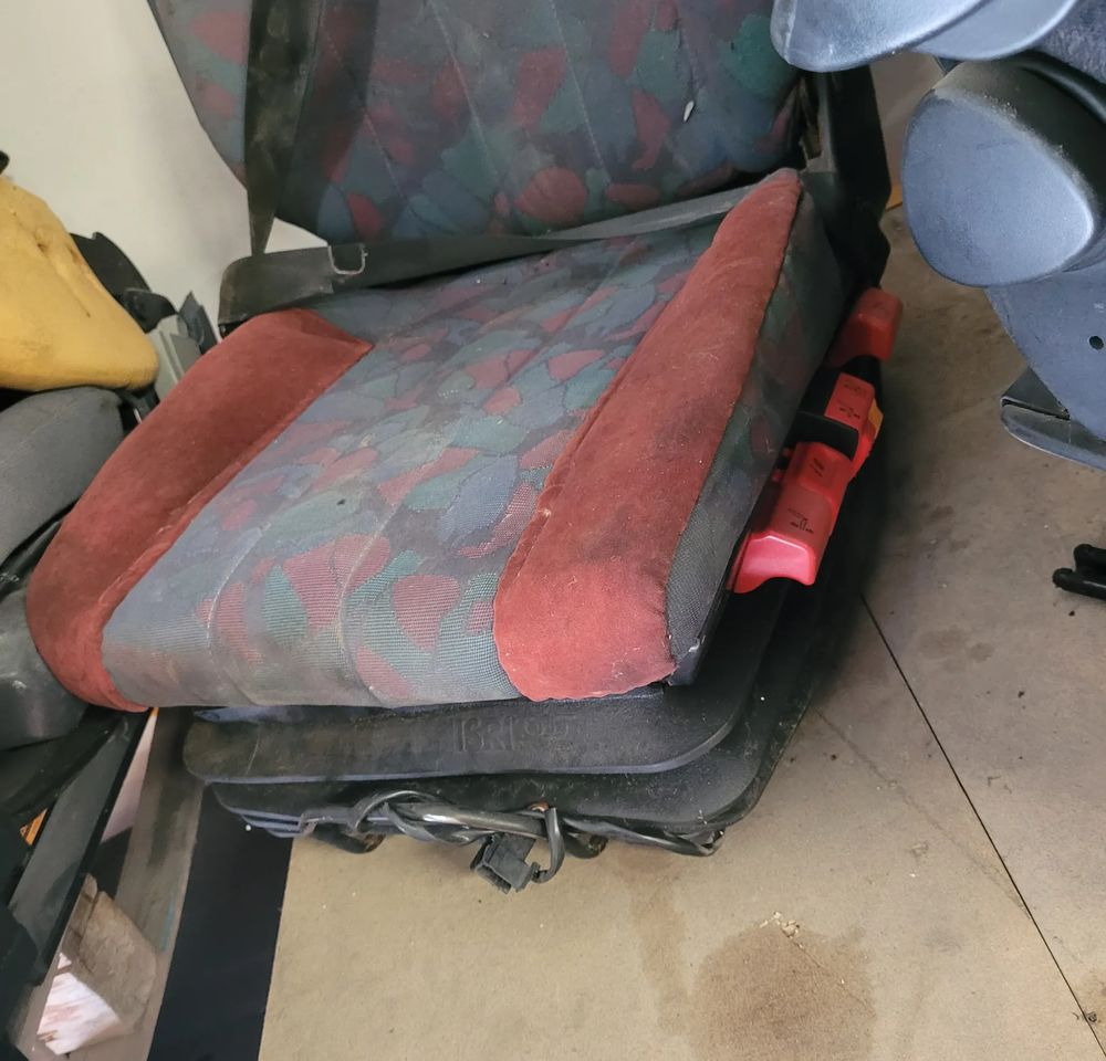 FOTEL KIEROWCY MERCEDES ATEGO CHWALIM116 - Säte för Lastbil: bild 2 FOTEL KIEROWCY MERCEDES ATEGO CHWALIM116 - Säte för Lastbil: bild 2