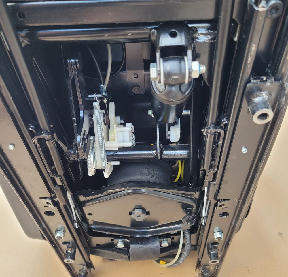 FOTEL PRAWY MAN TGX LIFT SKÓRA JAK NOWY CHWALIM116 - Säte för Lastbil: bild 4 FOTEL PRAWY MAN TGX LIFT SKÓRA JAK NOWY CHWALIM116 - Säte för Lastbil: bild 4