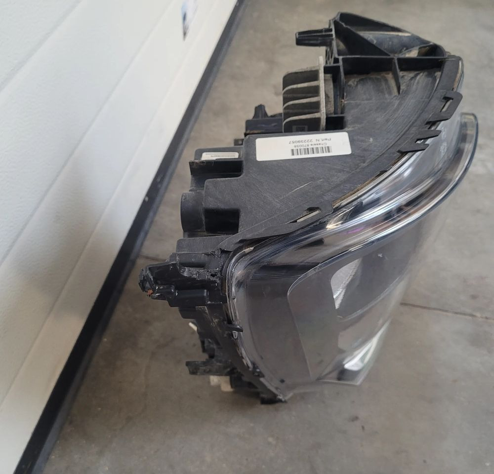 LAMPA VOLVO FMX RH ORYGINAŁ 22239057 CHWALIM116 - Ljus/ Belysning för Lastbil: bild 3 LAMPA VOLVO FMX RH ORYGINAŁ 22239057 CHWALIM116 - Ljus/ Belysning för Lastbil: bild 3