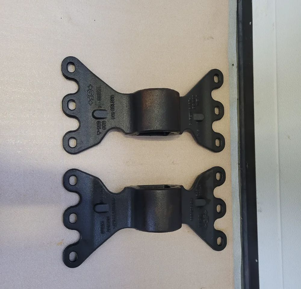 ŁAPY MOCOWANIE SIODŁA GF 622 129 484 - Vändskivekoppling för Lastbil: bild 1 ŁAPY MOCOWANIE SIODŁA GF 622 129 484 - Vändskivekoppling för Lastbil: bild 1