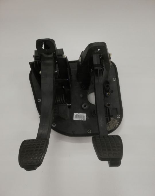 MOCOWANIE PODSTAWA PEDAŁÓW IVECO DAILY 5801482032 - Pedal för Transportbil: bild 1 MOCOWANIE PODSTAWA PEDAŁÓW IVECO DAILY 5801482032 - Pedal för Transportbil: bild 1