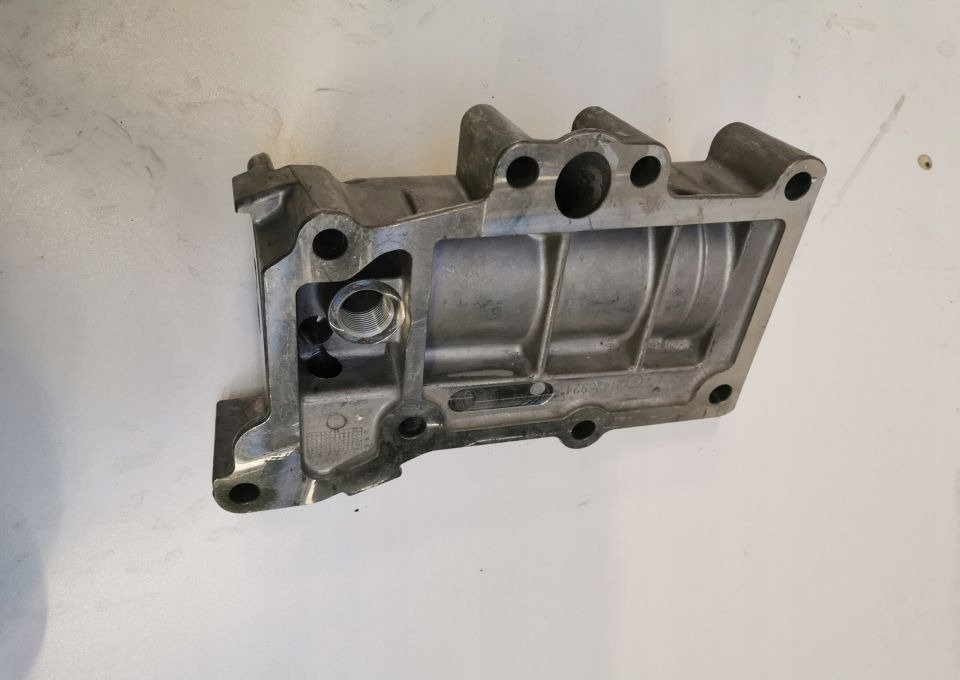 OBUDOWA FILTRA OLEJU VOLVO RENAULT 21426924 - Oljefilter för Lastbil: bild 2 OBUDOWA FILTRA OLEJU VOLVO RENAULT 21426924 - Oljefilter för Lastbil: bild 2