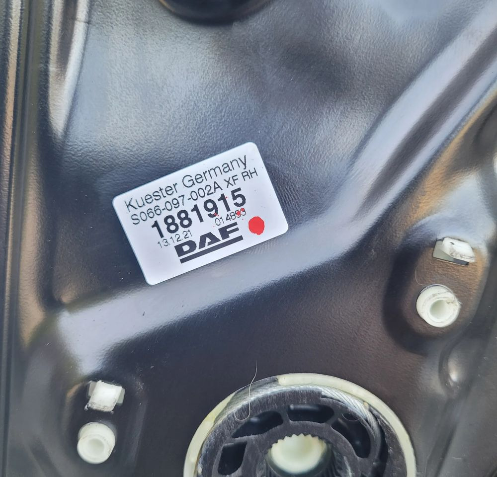 PODNOSNIK SZYBY RH DAF XF 106 OM 1881915 - Fönsterhiss för Lastbil: bild 3 PODNOSNIK SZYBY RH DAF XF 106 OM 1881915 - Fönsterhiss för Lastbil: bild 3