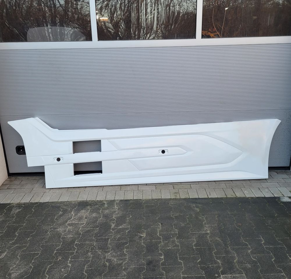 ZABUDOWA MIEDZYOSIOWA SPOJLER DAF XG XG+ 2292740 LH ORYGINAŁ CHWALIM116 - Aerodynamik/ Spoiler för Lastbil: bild 1 ZABUDOWA MIEDZYOSIOWA SPOJLER DAF XG XG+ 2292740 LH ORYGINAŁ CHWALIM116 - Aerodynamik/ Spoiler för Lastbil: bild 1