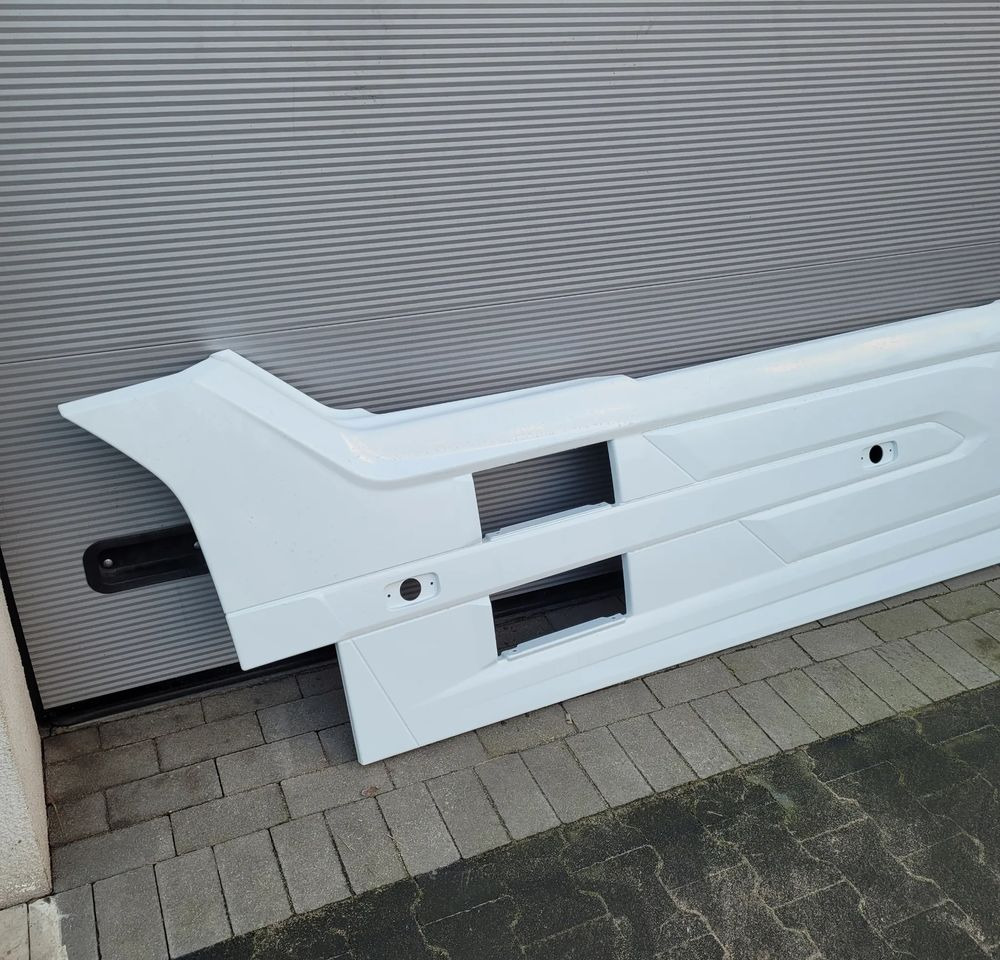 ZABUDOWA MIEDZYOSIOWA SPOJLER DAF XG XG+ 2292740 LH ORYGINAŁ CHWALIM116 - Aerodynamik/ Spoiler för Lastbil: bild 3 ZABUDOWA MIEDZYOSIOWA SPOJLER DAF XG XG+ 2292740 LH ORYGINAŁ CHWALIM116 - Aerodynamik/ Spoiler för Lastbil: bild 3