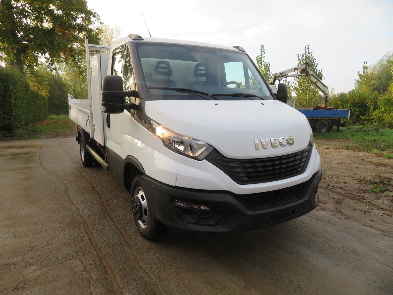 Iveco Daily 35C16 3.0 - L2 - Kipper - Transportbil med tippflak: bild 1 Iveco Daily 35C16 3.0 - L2 - Kipper - Transportbil med tippflak: bild 1