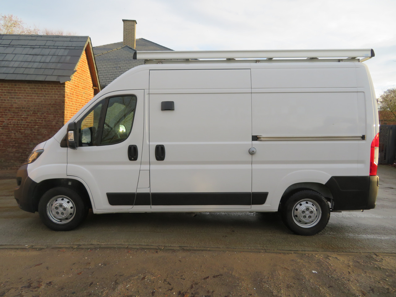 Peugeot Boxer 2.2 BlueHDI L2H2 dubbel schuifdeur - Skåpbil: bild 4 Peugeot Boxer 2.2 BlueHDI L2H2 dubbel schuifdeur - Skåpbil: bild 4