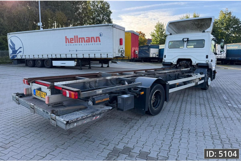 Mercedes-Benz Atego 1318 Day Cab, Euro 6, / BDF / DHOLLANDIA 2000KG - Containerbil/ Växelflak lastbil: bild 3 Mercedes-Benz Atego 1318 Day Cab, Euro 6, / BDF / DHOLLANDIA 2000KG - Containerbil/ Växelflak lastbil: bild 3