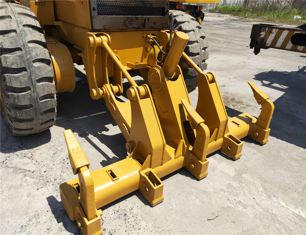 CATERPILLAR 140H CAT Grader Click Here for DIscount - Väghyvel: bild 2 CATERPILLAR 140H CAT Grader Click Here for DIscount - Väghyvel: bild 2