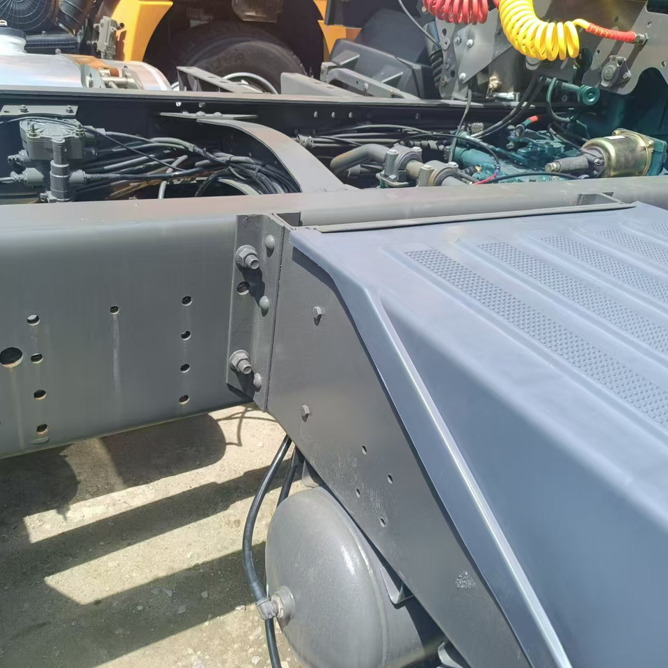 Dragbil SINOTRUK HOWO Tractor Unit Right-hand Click for discount: bild 8
