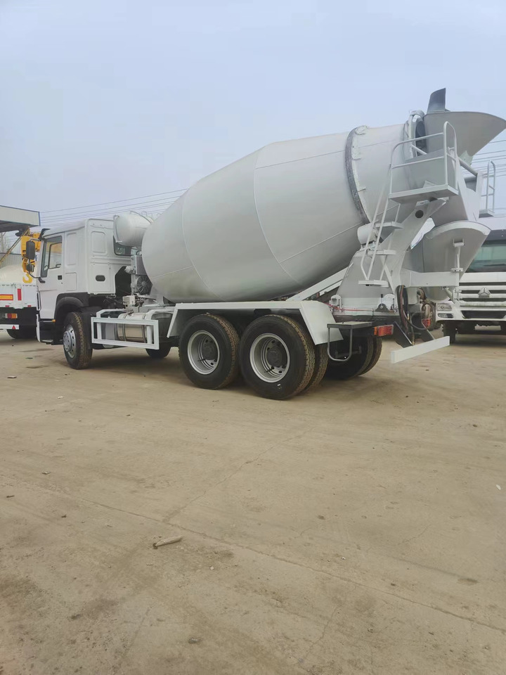 HOWO 375 Cement Mixer Truck 6*4 - Betongbil: bild 4 HOWO 375 Cement Mixer Truck 6*4 - Betongbil: bild 4