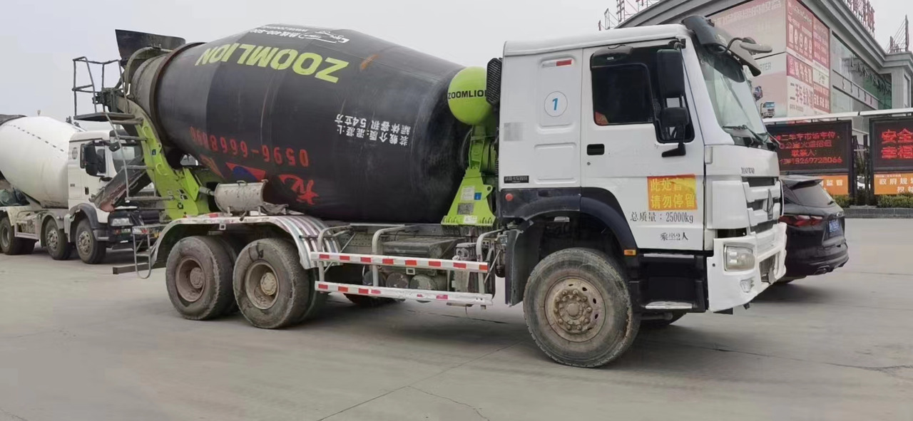 HOWO 6*4 Cement Mixer Truck - Betongbil: bild 2 HOWO 6*4 Cement Mixer Truck - Betongbil: bild 2