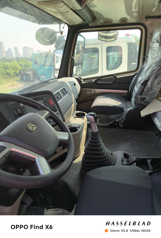 HOWO HaoHan N5G Cement Mixer Truck - Betongbil: bild 5 HOWO HaoHan N5G Cement Mixer Truck - Betongbil: bild 5