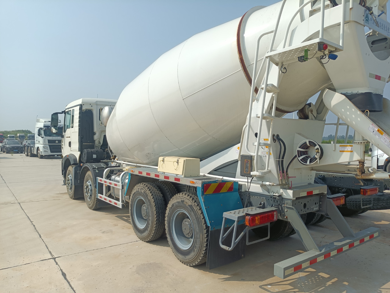 HOWO TX350 Cement Mixer Truck - Betongbil: bild 4 HOWO TX350 Cement Mixer Truck - Betongbil: bild 4