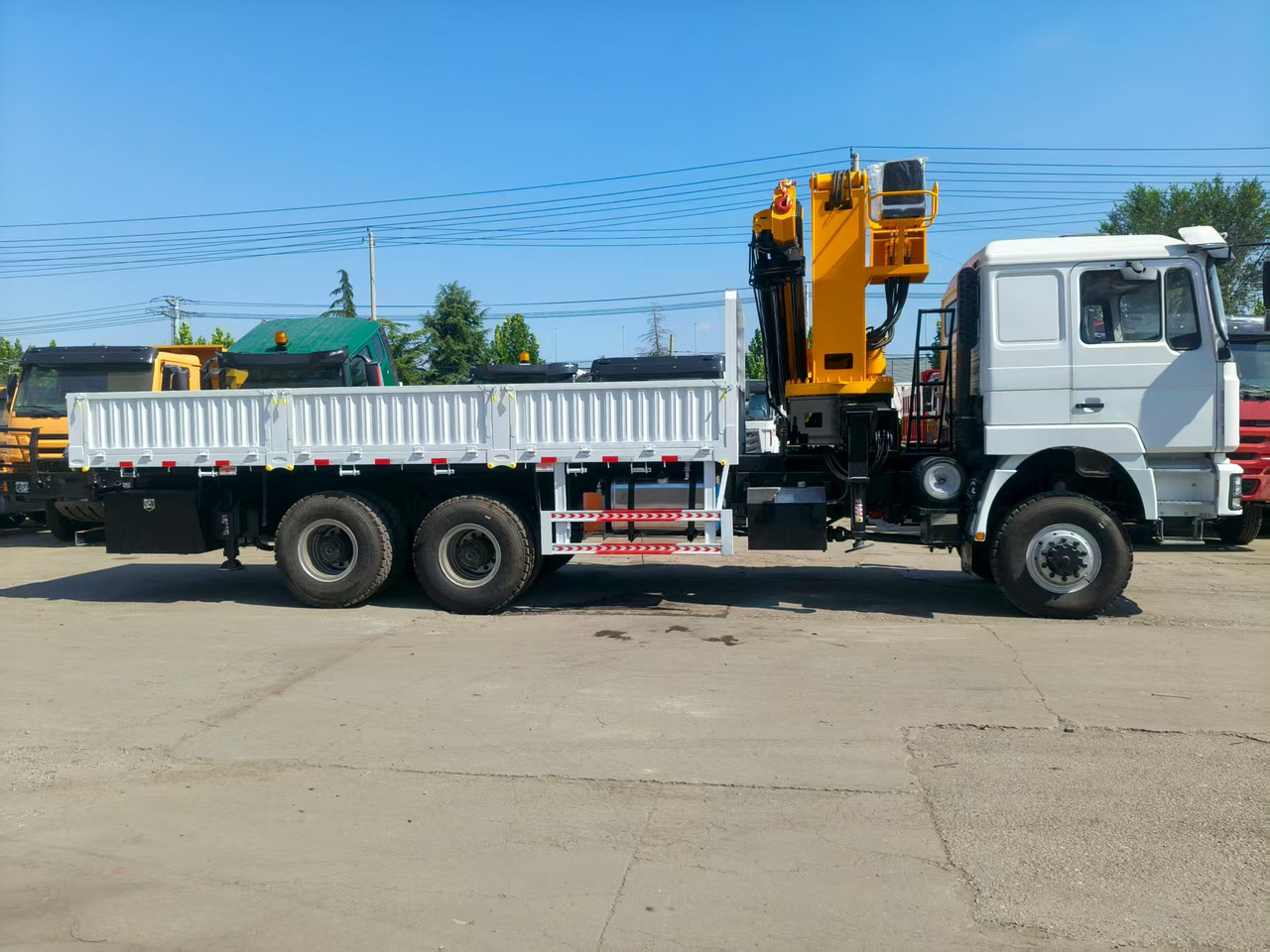 SHACMAN Truck Counted Crane 6x4 Click for Discount - Tippbil lastbil: bild 2 SHACMAN Truck Counted Crane 6x4 Click for Discount - Tippbil lastbil: bild 2