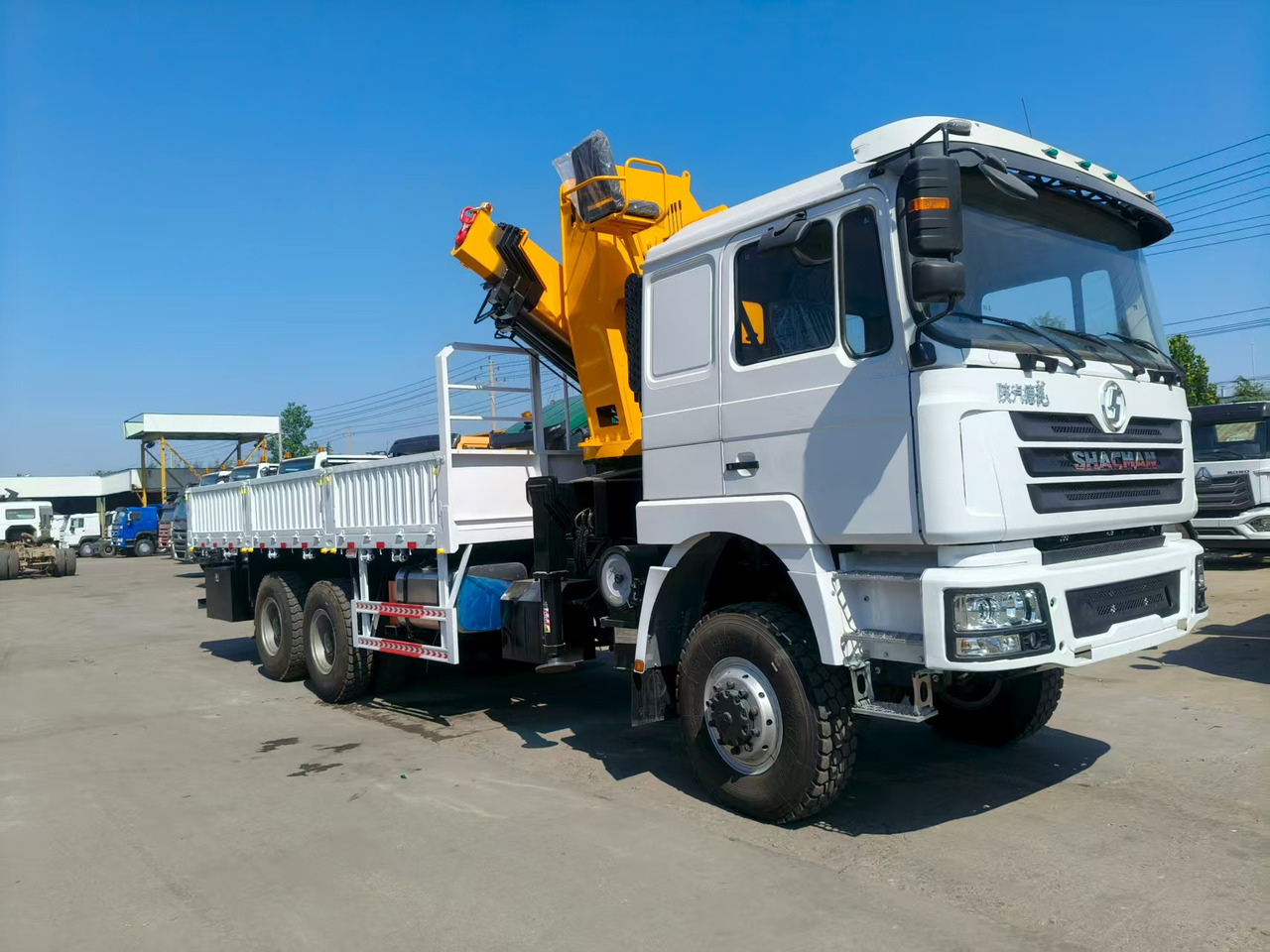 SHACMAN Truck Counted Crane 6x4 Click for Discount - Tippbil lastbil: bild 1 SHACMAN Truck Counted Crane 6x4 Click for Discount - Tippbil lastbil: bild 1